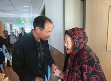 [言让公益] Ⅱ 母亲节里的特殊团圆：新家庭的温暖接力